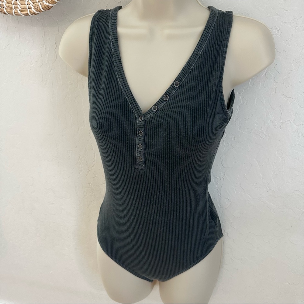 American Eagle Outfitters Dark Gray Soft & Sexy Ribbed Bodysuit. Size Medium